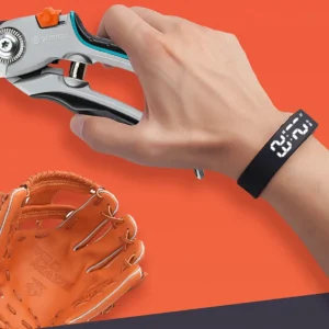 Svart vibrerande väckarklocka armband på handleden